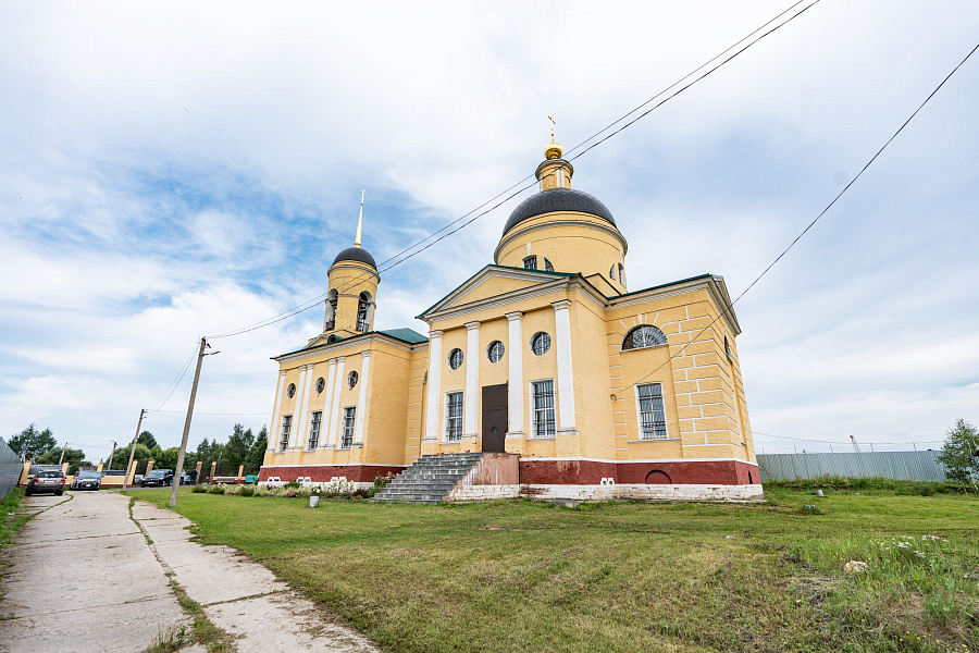 Архиерейское богослужение в Скорбященском храме села Шарапово м.о. Чехов